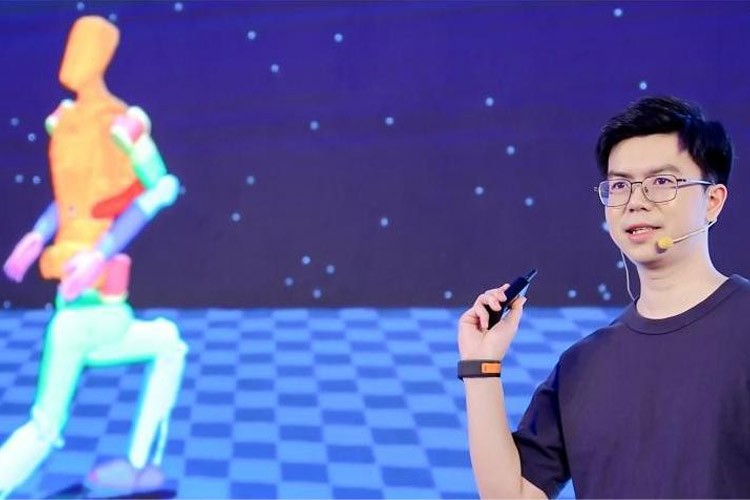 天才少年稚晖君j9娱乐机器人走路进场！AI模型做大脑，目标售价20万以内